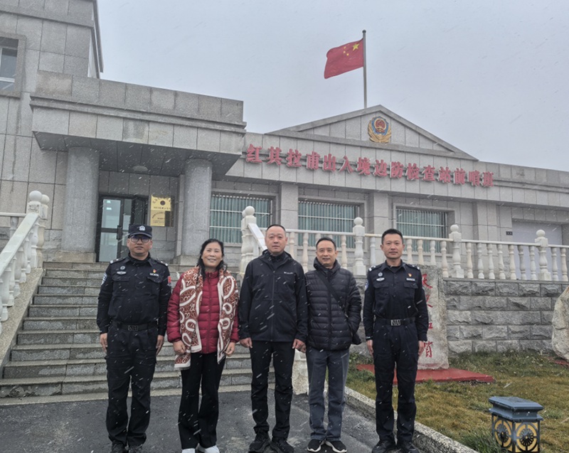 聚电子之力 暖千里边关——HKT合科泰积极响应向塔县戍边民警和部队官兵捐赠健康监测智能穿戴设备 